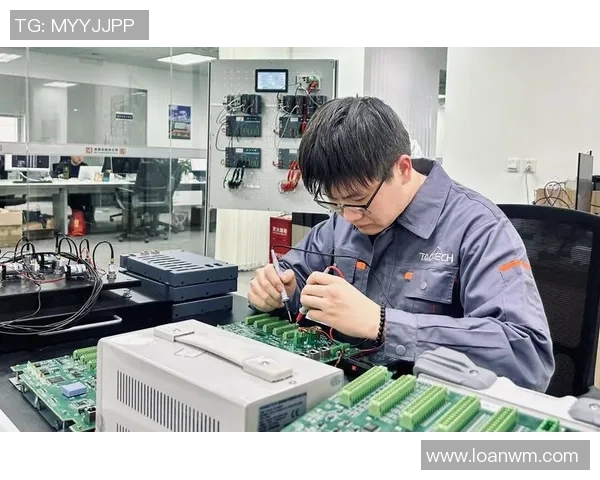 杨希助攻青岛西海岸球队迎来新机遇展现出色团队合作精神