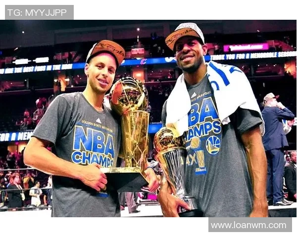 库里获得本赛季最佳球员奖项，勇士再次登顶西部！